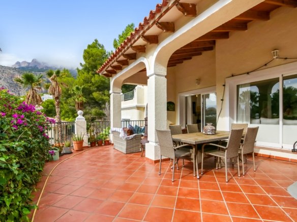 3 Bedroom 2 Bathroom Villa in Altea - Caza De Casa