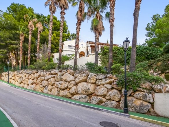 3 Bedroom 2 Bathroom Villa in Altea - Caza De Casa