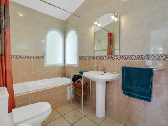 3 Bedroom 2 Bathroom Villa in Altea - Caza De Casa