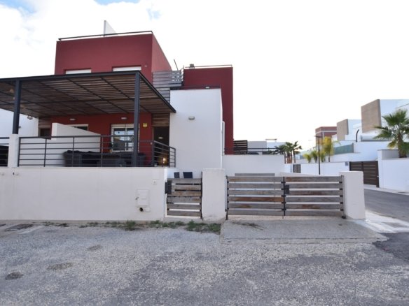 3 Bedroom 2 Bathroom Villa in Algorfa - Caza De Casa