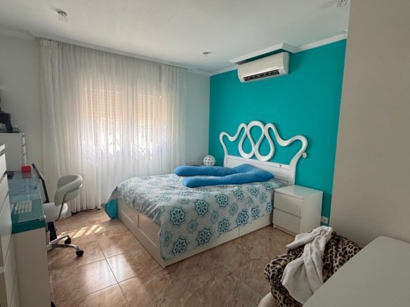 7 Bedroom 4 Bathroom Villa in Torrevieja - Caza De Casa