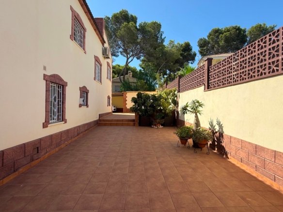 7 Bedroom 4 Bathroom Villa in Torrevieja - Caza De Casa