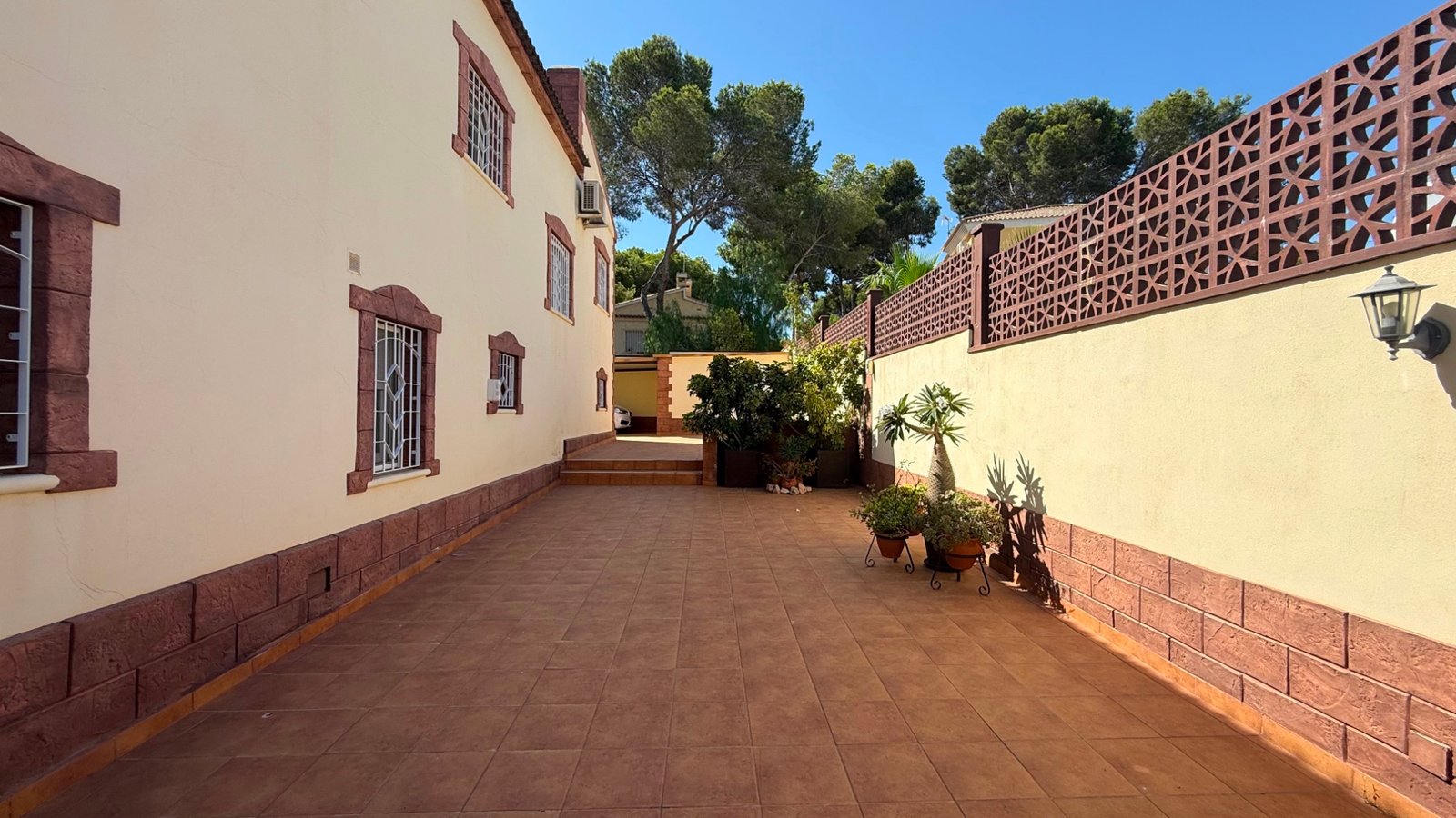 o_1jeu9hdlntcl1uf01g72n9m178o49 7 Bedroom 4 Bathroom Villa in Torrevieja - Caza De Casa