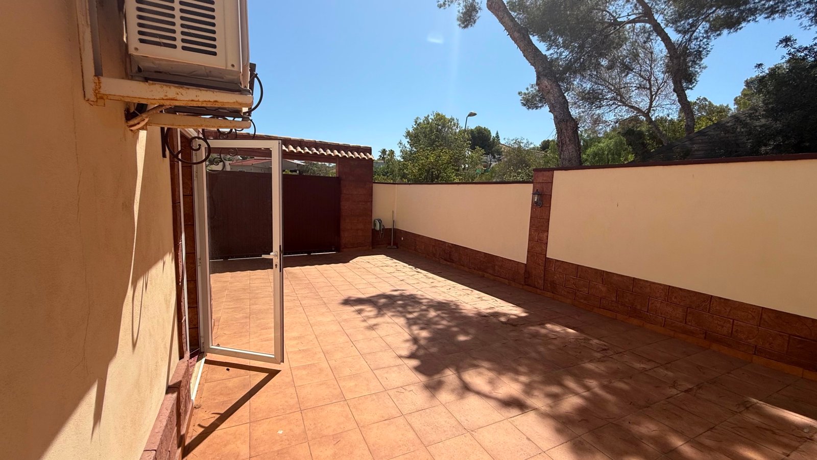 o_1jeu9hdlo15ma1oc7u9iaa1i524q 7 Bedroom 4 Bathroom Villa in Torrevieja - Caza De Casa