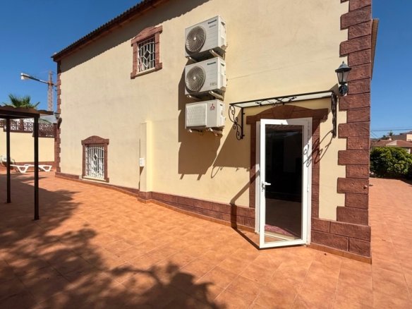 7 Bedroom 4 Bathroom Villa in Torrevieja - Caza De Casa