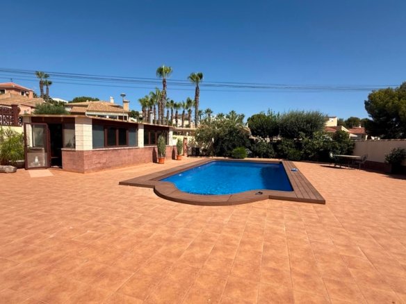7 Bedroom 4 Bathroom Villa in Torrevieja - Caza De Casa