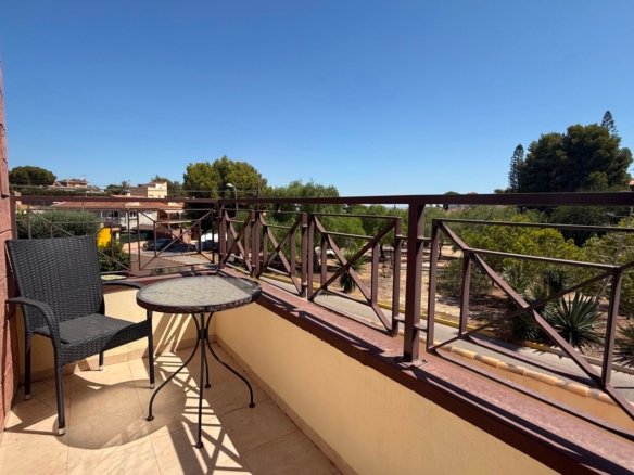 7 Bedroom 4 Bathroom Villa in Torrevieja - Caza De Casa