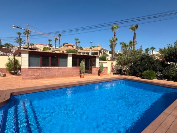 7 Bedroom 4 Bathroom Villa in Torrevieja - Caza De Casa