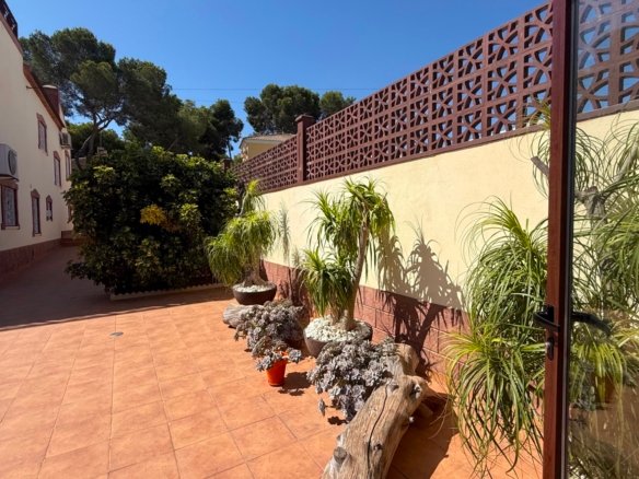 7 Bedroom 4 Bathroom Villa in Torrevieja - Caza De Casa