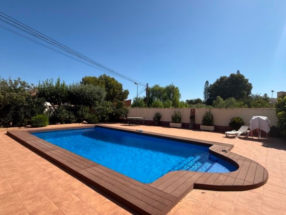7 Bedroom 4 Bathroom Villa in Torrevieja - Caza De Casa
