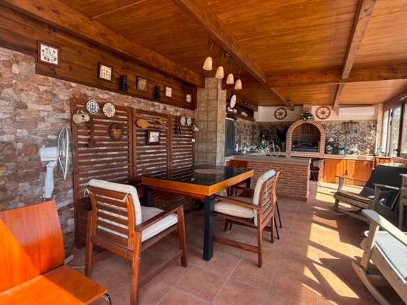 7 Bedroom 4 Bathroom Villa in Torrevieja - Caza De Casa
