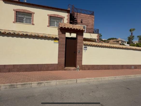 7 Bedroom 4 Bathroom Villa in Torrevieja - Caza De Casa