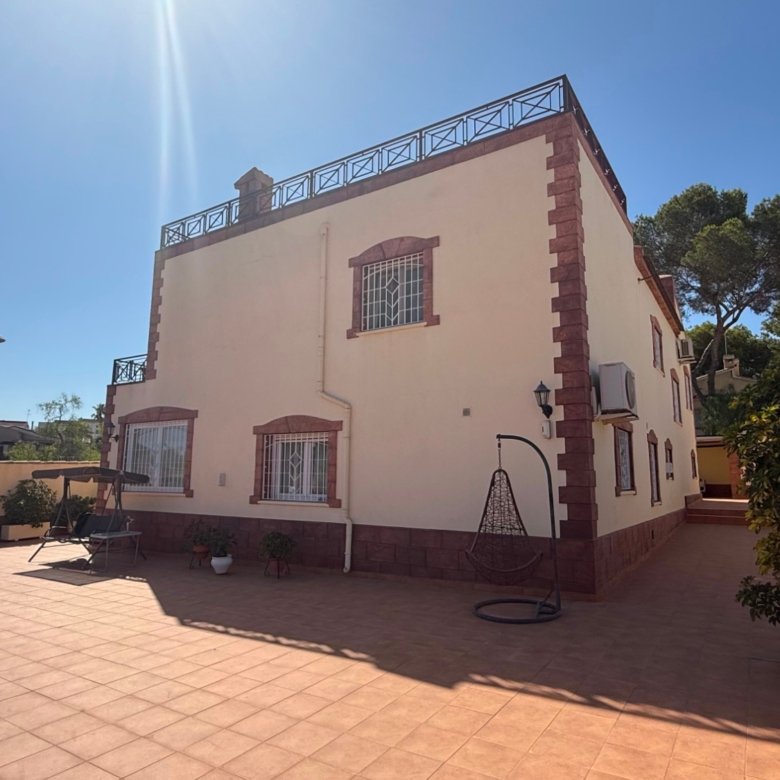 7 Bedroom 4 Bathroom Villa in Torrevieja - Caza De Casa