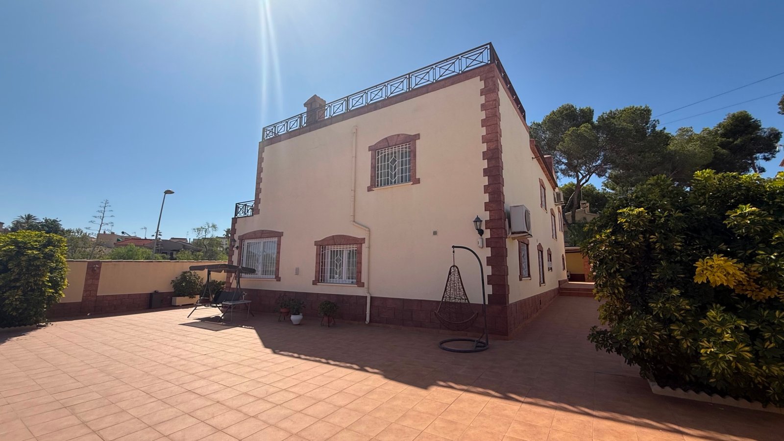 o_1jeu9hdlq5701uk21hvnhv5oi96i 7 Bedroom 4 Bathroom Villa in Torrevieja - Caza De Casa