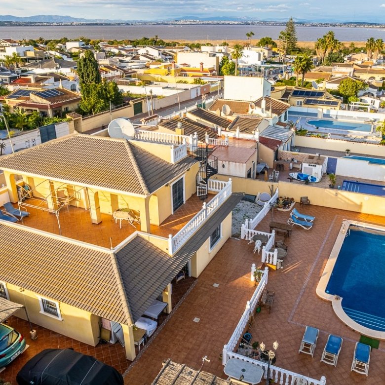 6 Bedroom 6 Bathroom Villa in Torrevieja - Caza De Casa