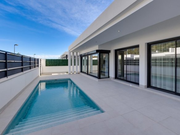 3 Bedroom 2 Bathroom Villa in Pinar de Campoverde - Caza De Casa