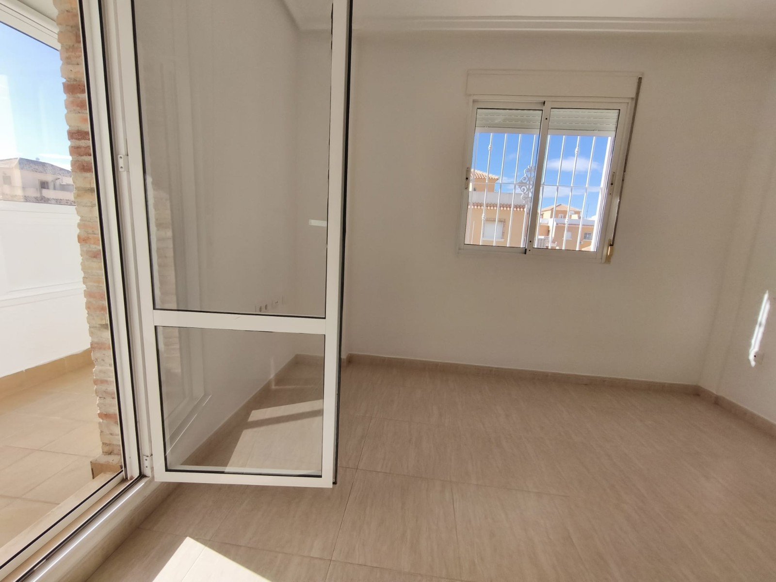 o_1jg7je53t15l9aht1u6nvdvq612t 3 Bedroom 2 Bathroom Town House in Rojales - Caza De Casa