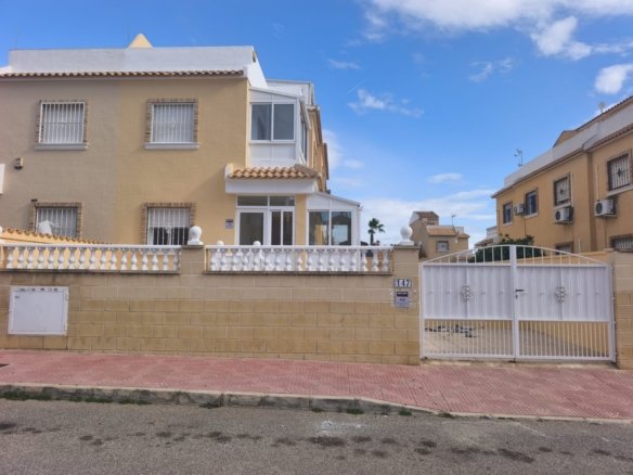 3 Bedroom 2 Bathroom Town House in Rojales - Caza De Casa