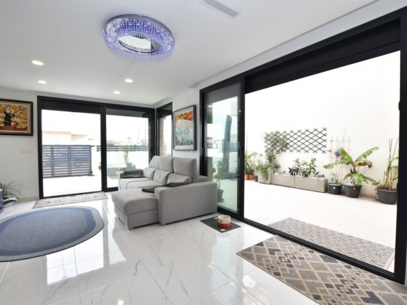 3 Bedroom 3 Bathroom Villa in Los Montesinos - Caza De Casa