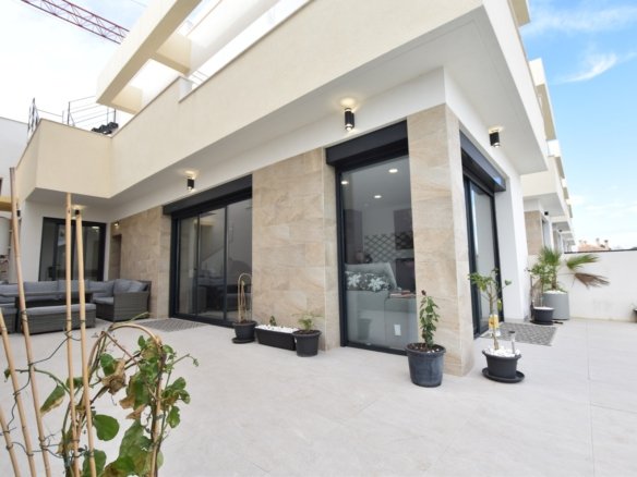 3 Bedroom 3 Bathroom Villa in Los Montesinos - Caza De Casa