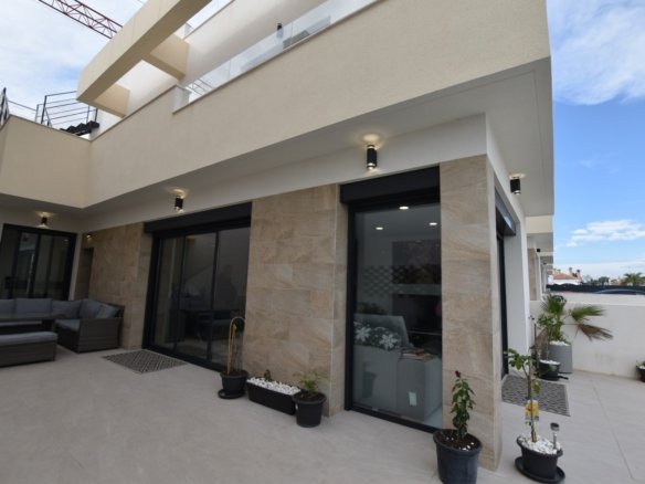 3 Bedroom 3 Bathroom Villa in Los Montesinos - Caza De Casa