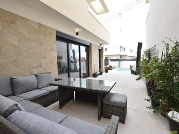 3 Bedroom 3 Bathroom Villa in Los Montesinos - Caza De Casa