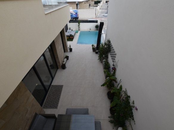3 Bedroom 3 Bathroom Villa in Los Montesinos - Caza De Casa