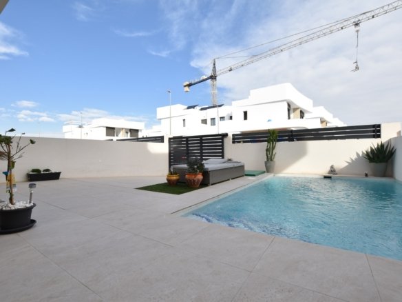3 Bedroom 3 Bathroom Villa in Los Montesinos - Caza De Casa