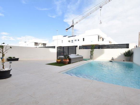 3 Bedroom 3 Bathroom Villa in Los Montesinos - Caza De Casa