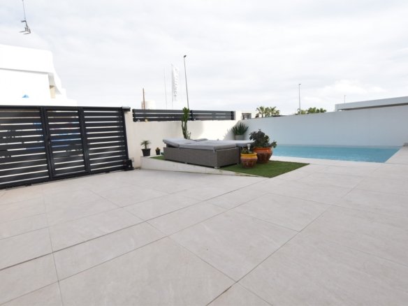 3 Bedroom 3 Bathroom Villa in Los Montesinos - Caza De Casa