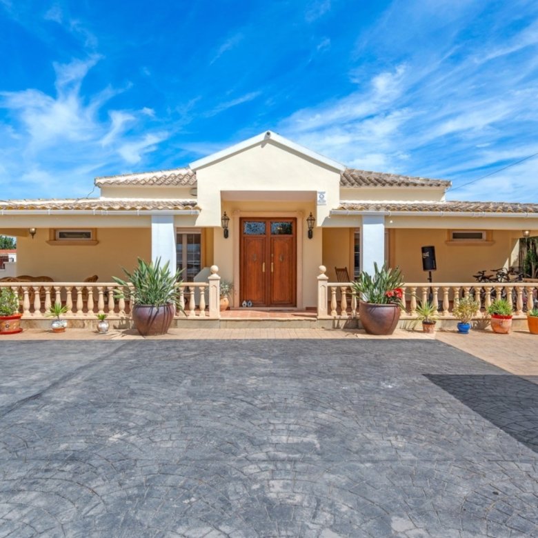 6 Bedroom 3 Bathroom Country House in Heredades - Caza De Casa