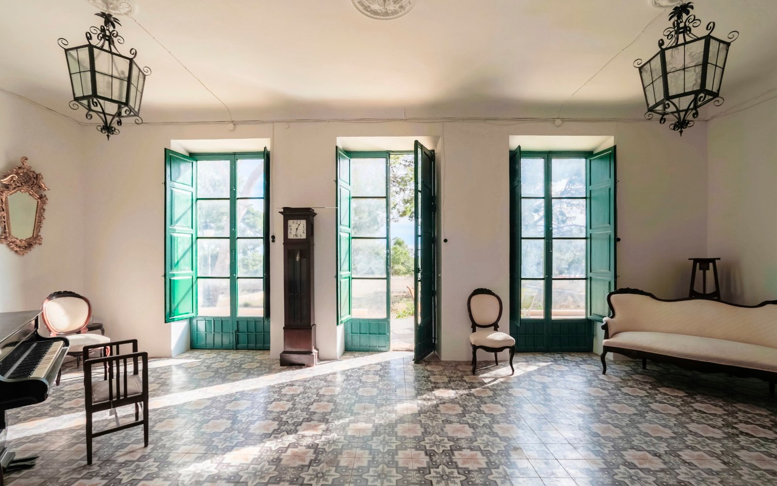 7 Bedroom 3 Bathroom Villa in San Juan De Alicante - Caza De Casa