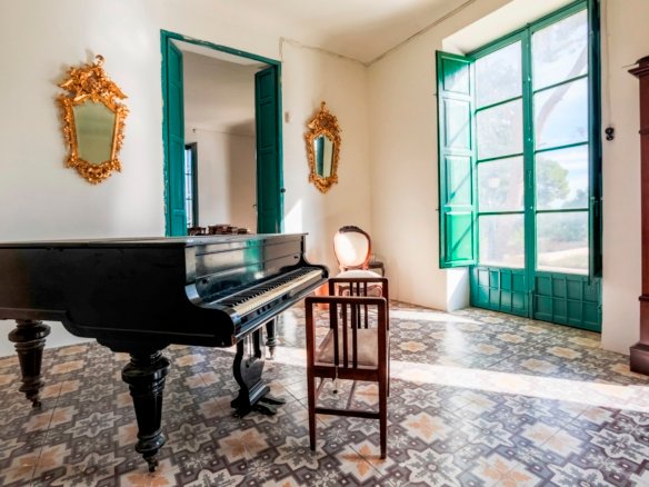 7 Bedroom 3 Bathroom Villa in San Juan De Alicante - Caza De Casa
