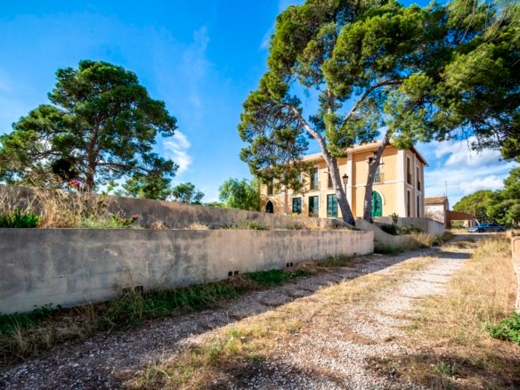 7 Bedroom 3 Bathroom Villa in San Juan De Alicante - Caza De Casa
