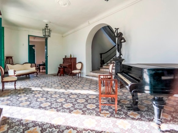 7 Bedroom 3 Bathroom Villa in San Juan De Alicante - Caza De Casa