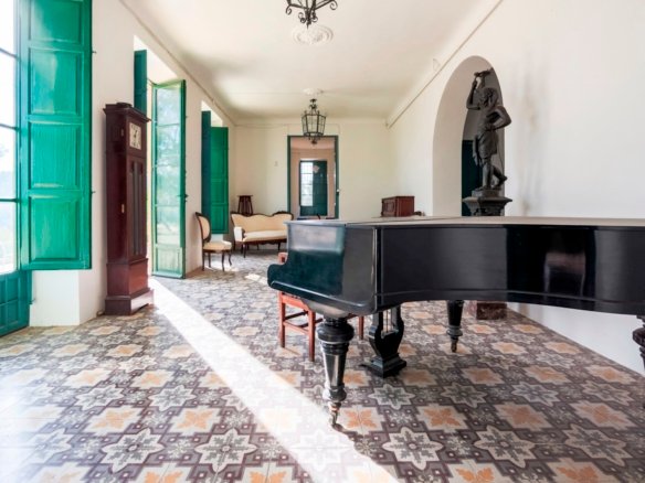 7 Bedroom 3 Bathroom Villa in San Juan De Alicante - Caza De Casa