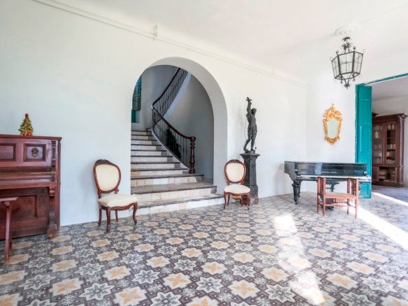 7 Bedroom 3 Bathroom Villa in San Juan De Alicante - Caza De Casa