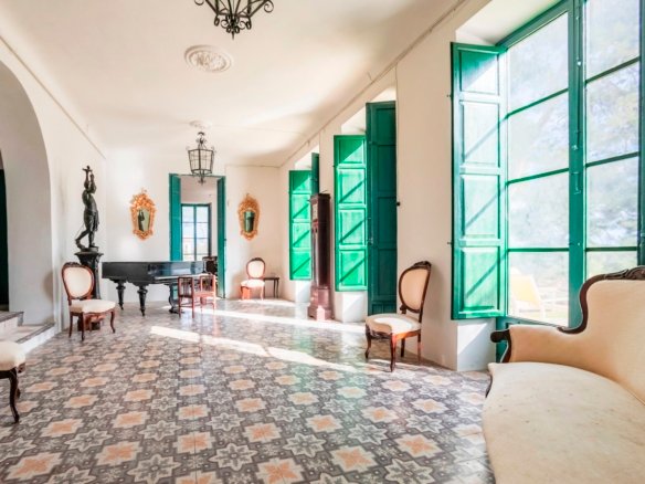 7 Bedroom 3 Bathroom Villa in San Juan De Alicante - Caza De Casa