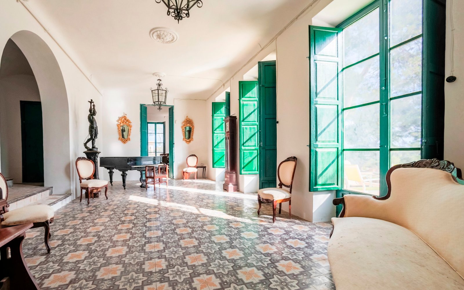 7 Bedroom 3 Bathroom Villa in San Juan De Alicante - Caza De Casa