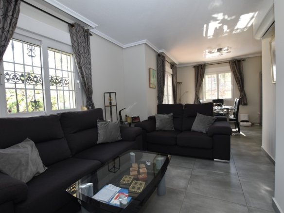 3 Bedroom 2 Bathroom Villa in Orihuela Costa - Caza De Casa
