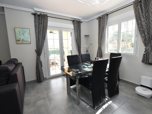 3 Bedroom 2 Bathroom Villa in Orihuela Costa - Caza De Casa
