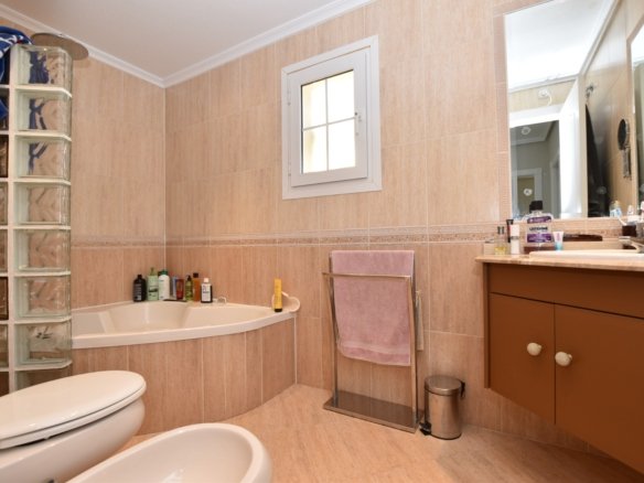 3 Bedroom 2 Bathroom Villa in Orihuela Costa - Caza De Casa