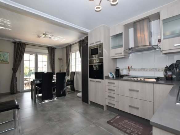 3 Bedroom 2 Bathroom Villa in Orihuela Costa - Caza De Casa