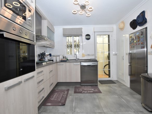 3 Bedroom 2 Bathroom Villa in Orihuela Costa - Caza De Casa