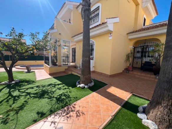 3 Bedroom 2 Bathroom Villa in Orihuela Costa - Caza De Casa