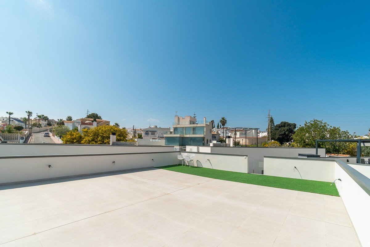 3 Bedroom 2 Bathroom Villa in Orihuela Costa - Caza De Casa