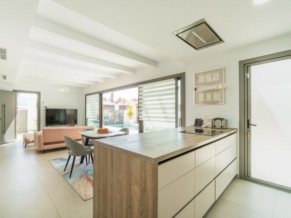 3 Bedroom 2 Bathroom Villa in Orihuela Costa - Caza De Casa