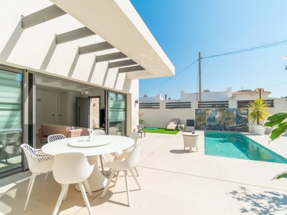 3 Bedroom 2 Bathroom Villa in Orihuela Costa - Caza De Casa
