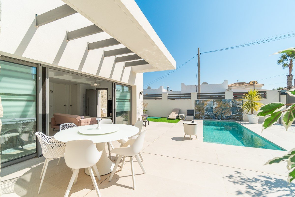 3 Bedroom 2 Bathroom Villa in Orihuela Costa - Caza De Casa