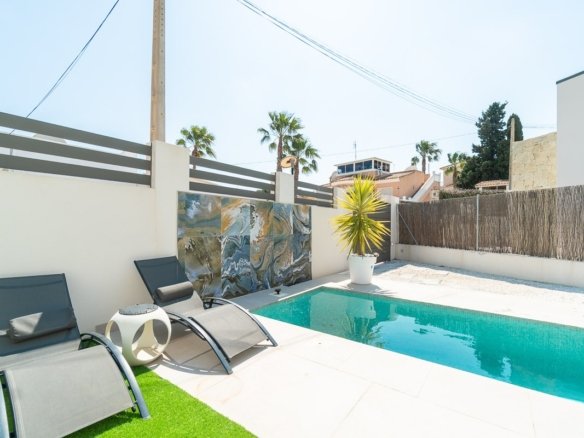 3 Bedroom 2 Bathroom Villa in Orihuela Costa - Caza De Casa